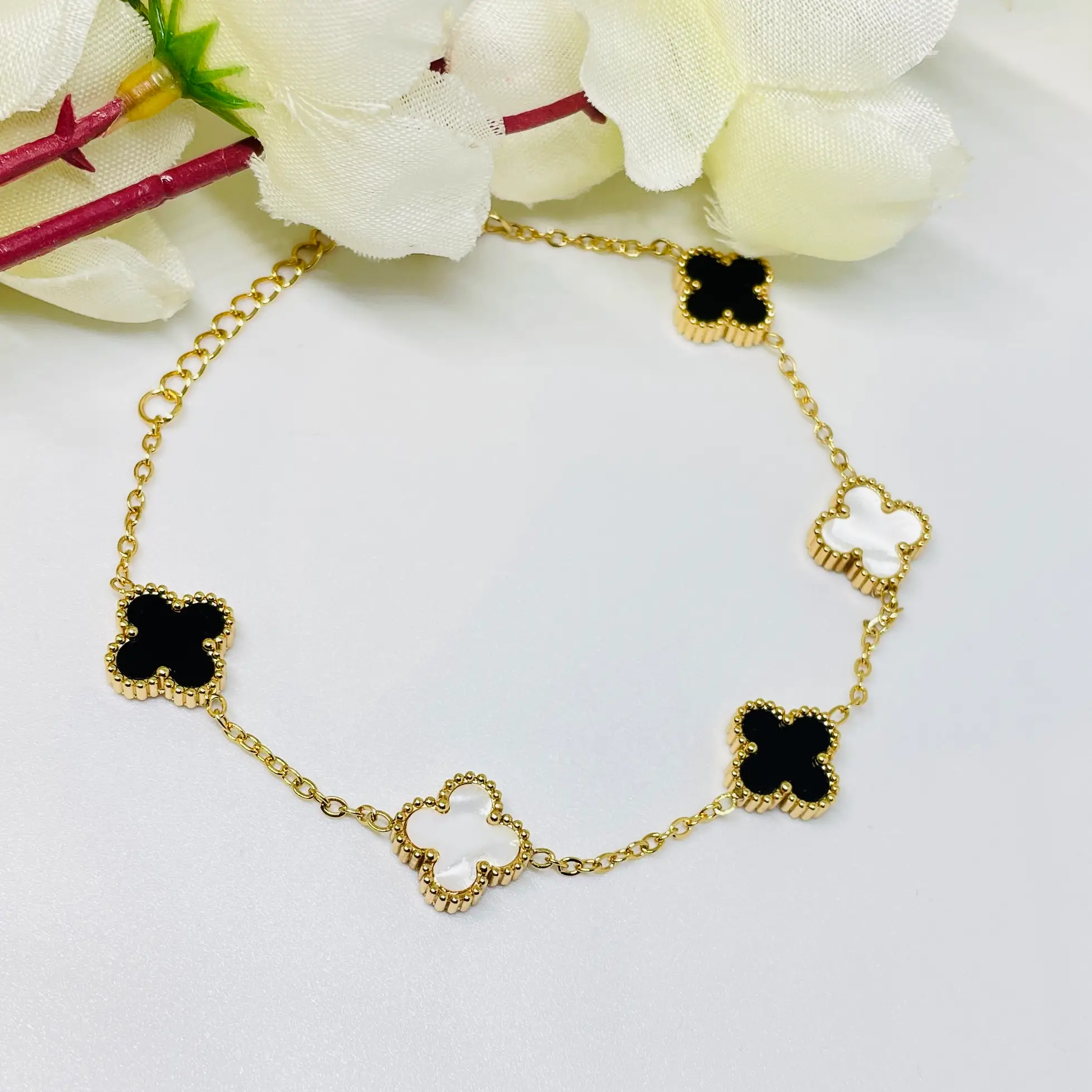 Two in One Clover Reversible Chain Bracelet - Image 3