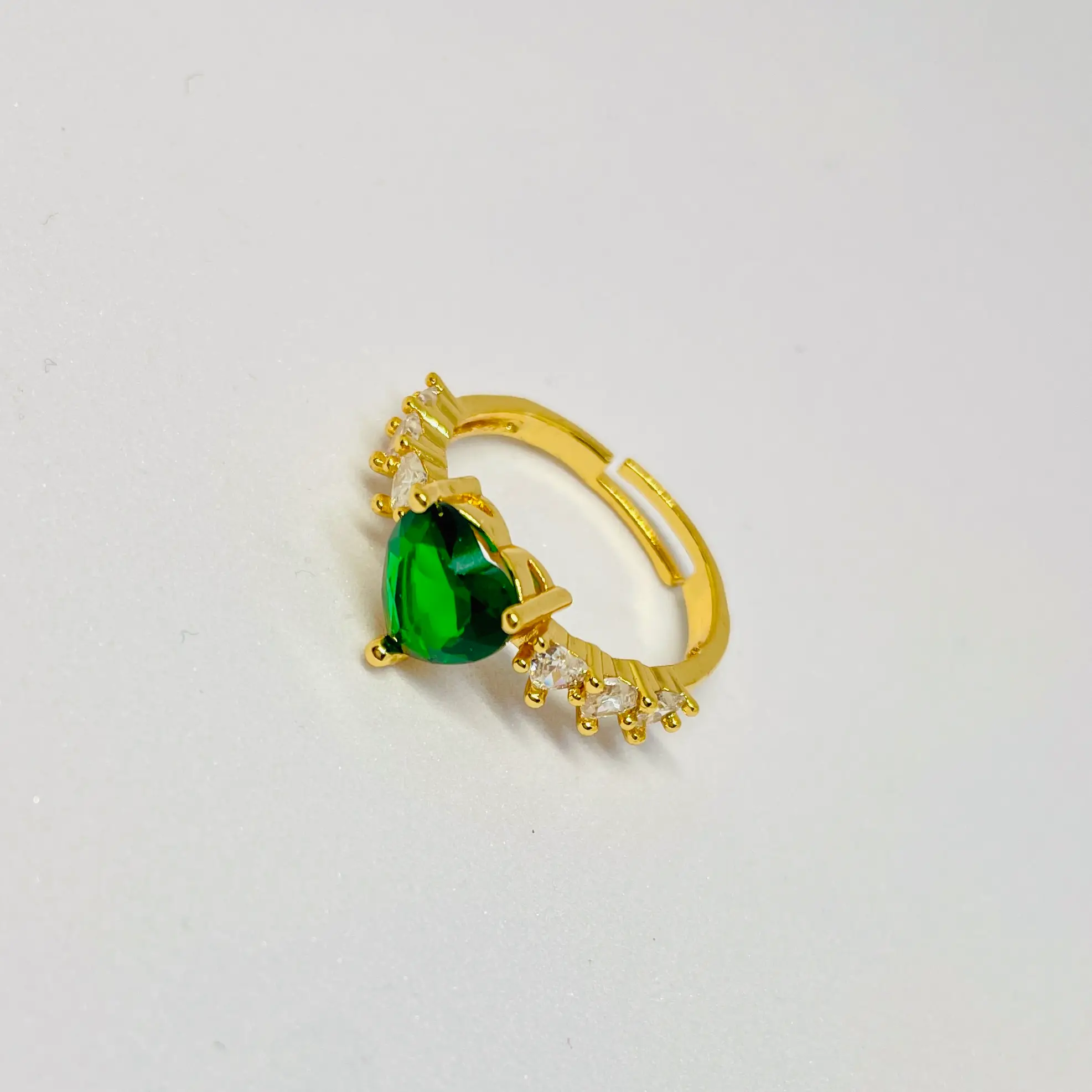 Emerald green Heartier Ring - Image 2