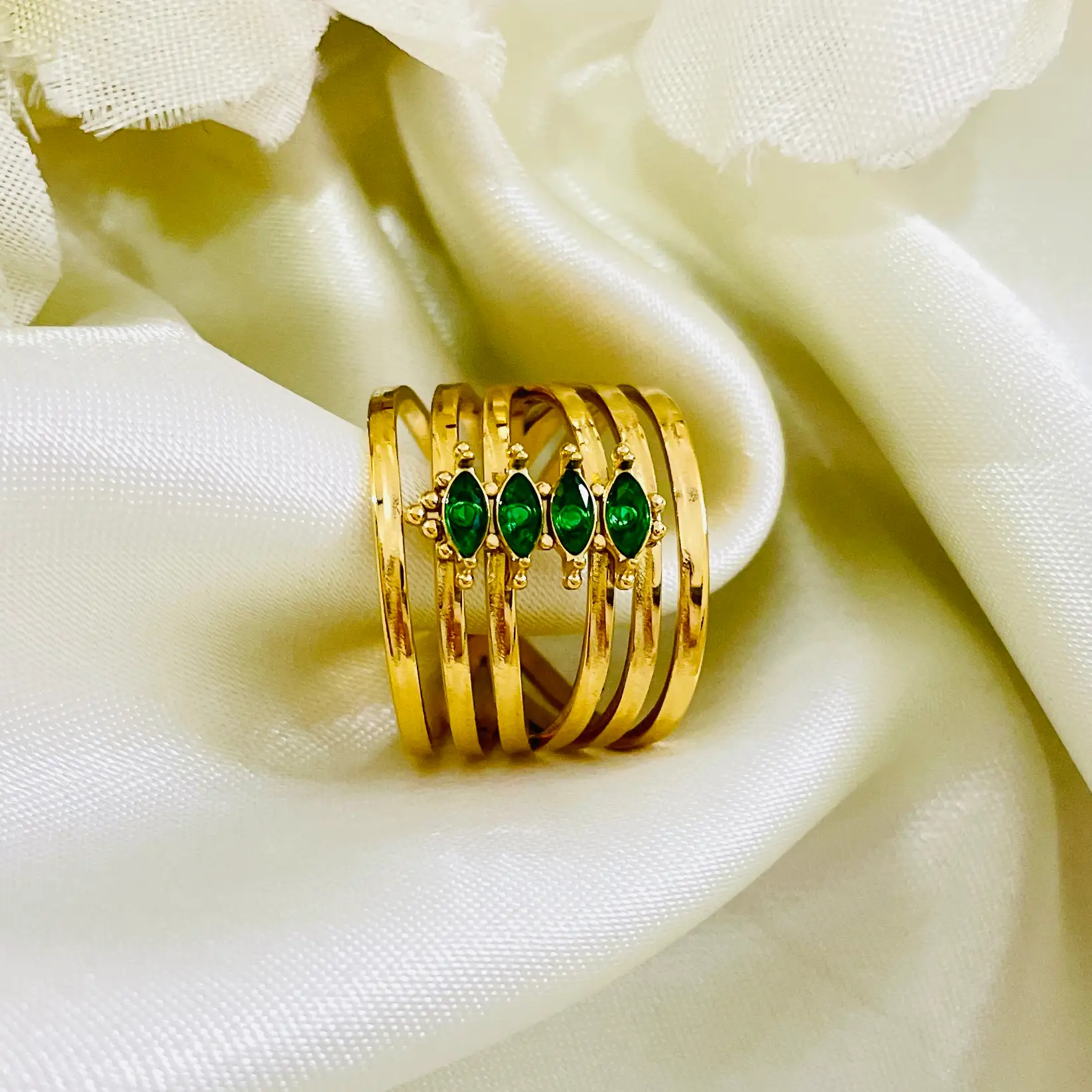 Bold Botanica Golden Ring