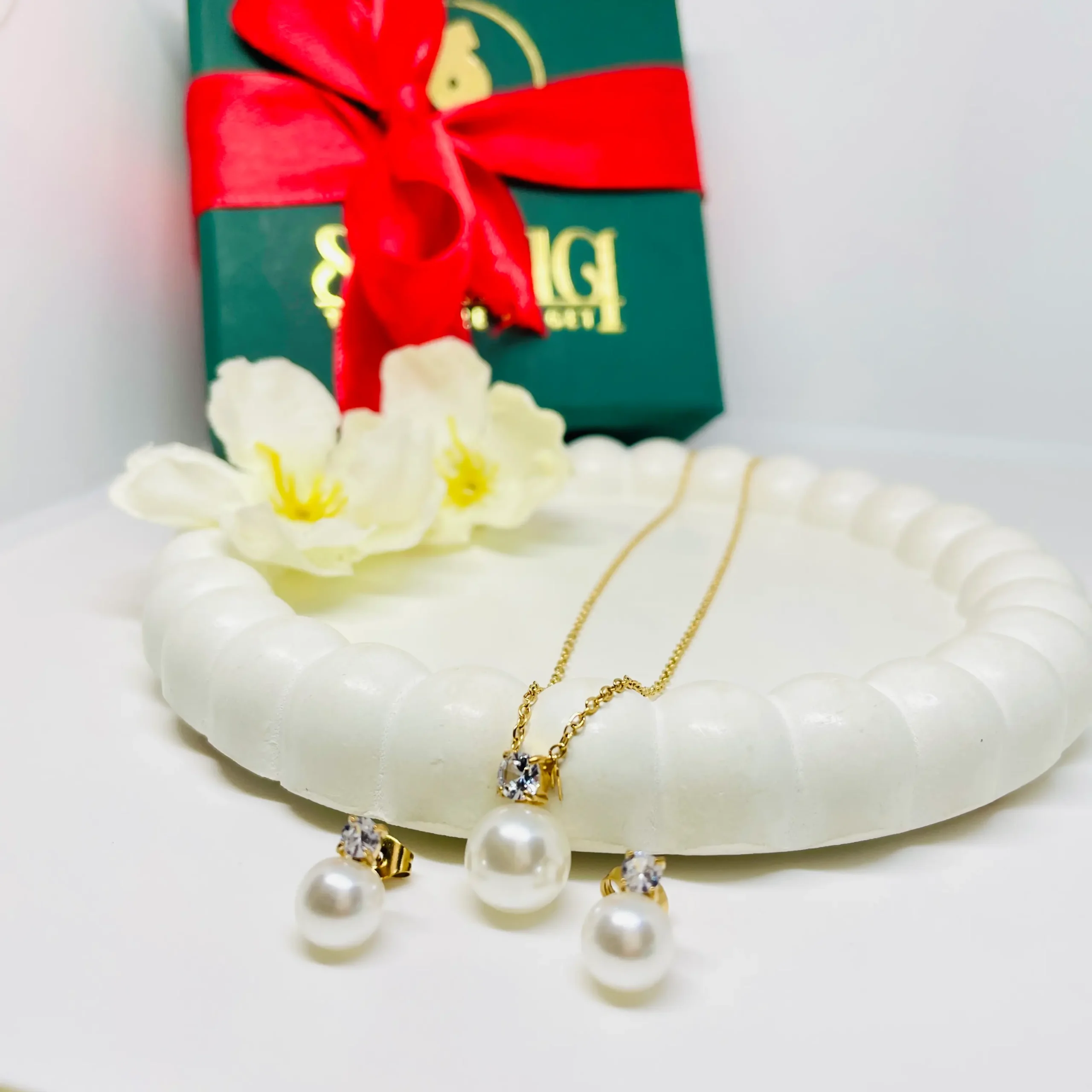 Pearl of Grace Necklace Set - Image 2