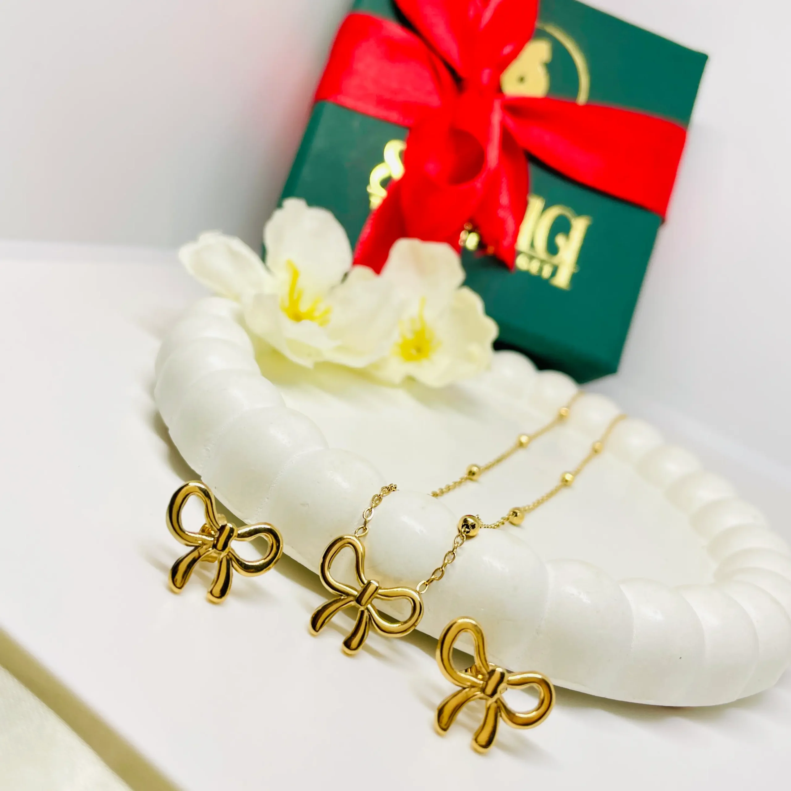 The Velvet Bow Necklace Set - Image 2