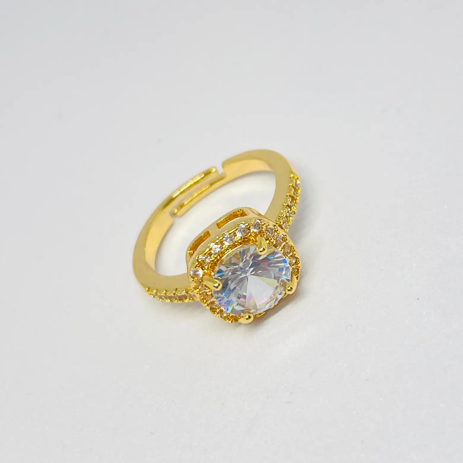Veloura Solitaire Ring - Image 3