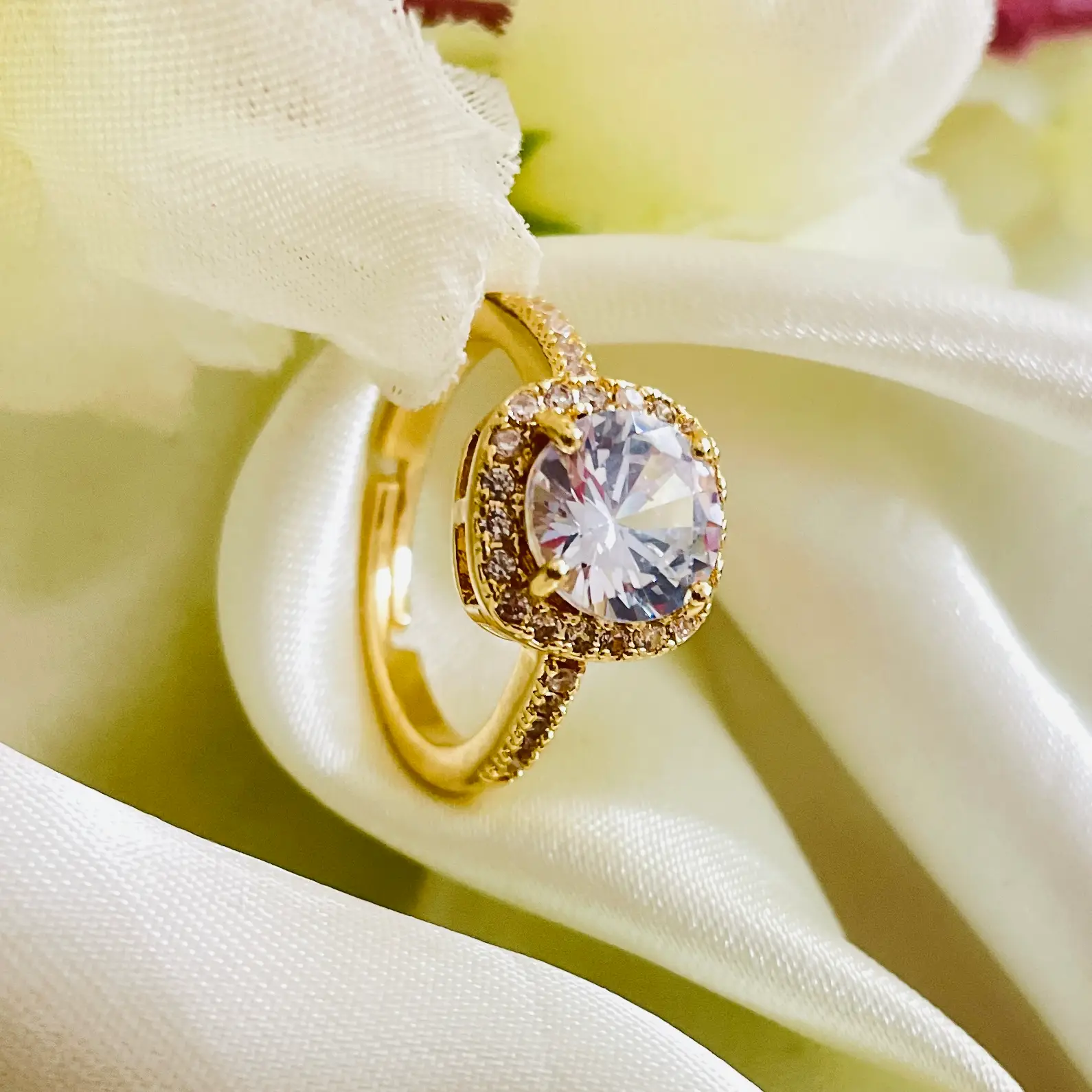 Veloura Solitaire Ring