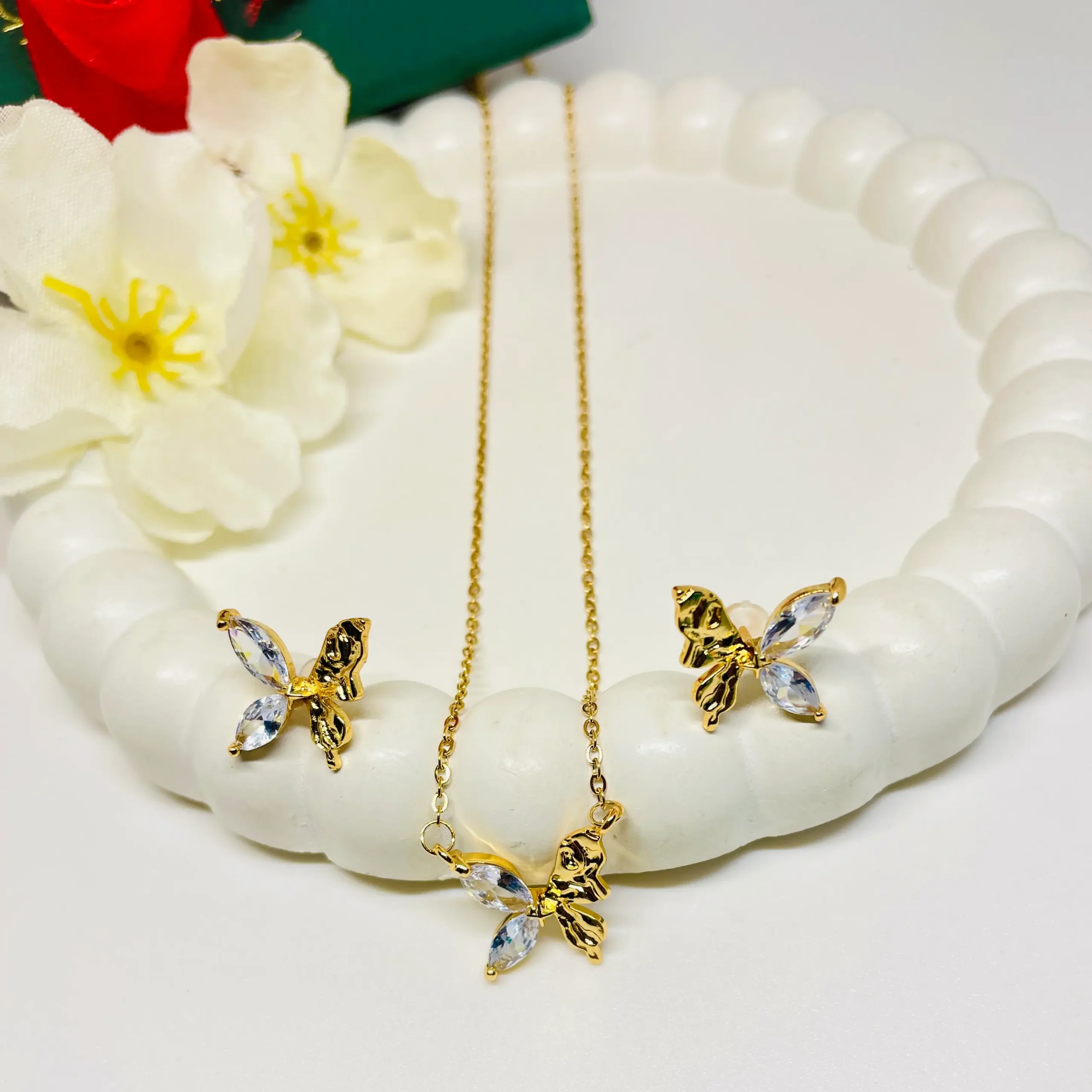 Wings of Elegance Necklace Set