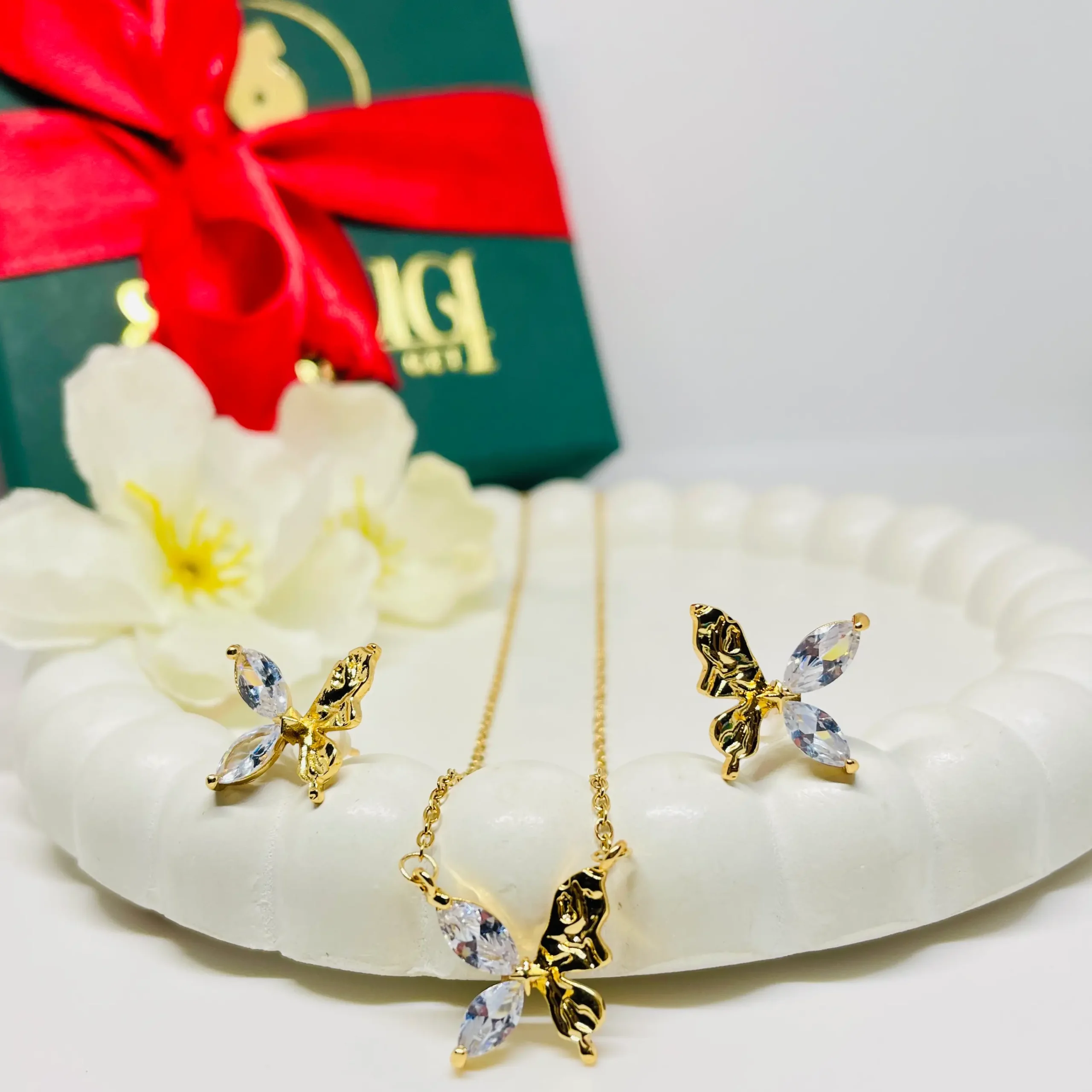 Wings of Elegance Necklace Set - Image 2