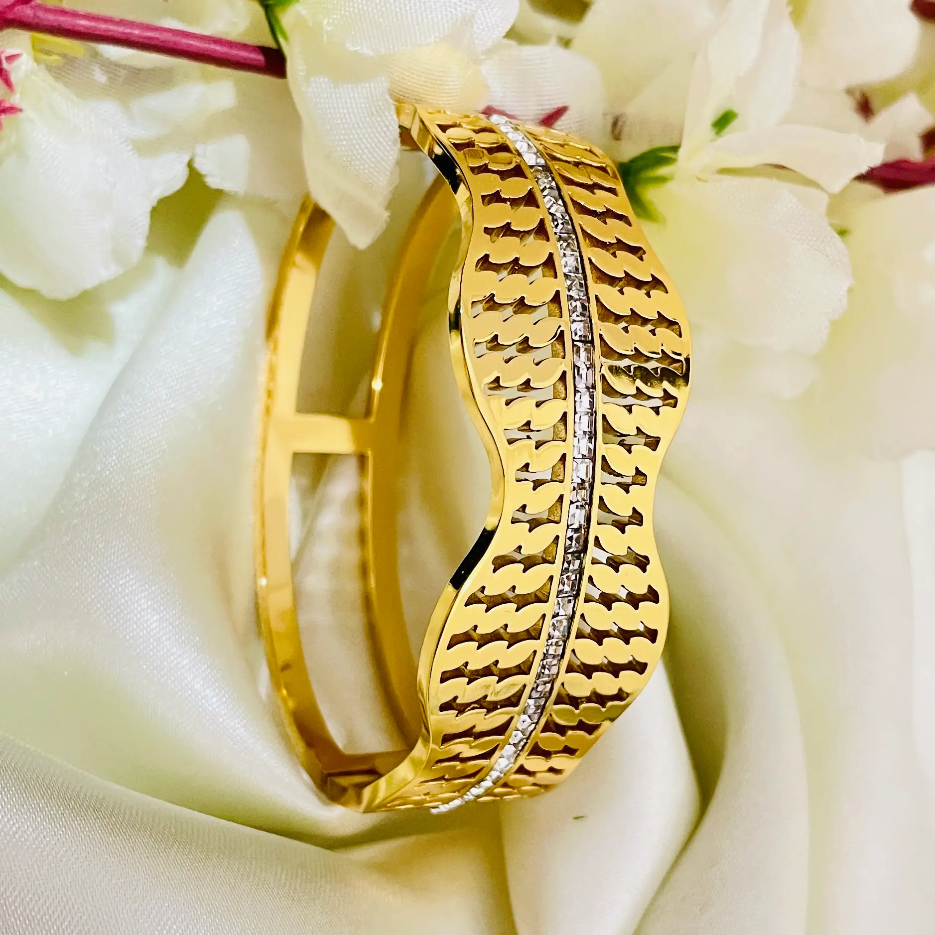 Studsline Bangle Bracelet