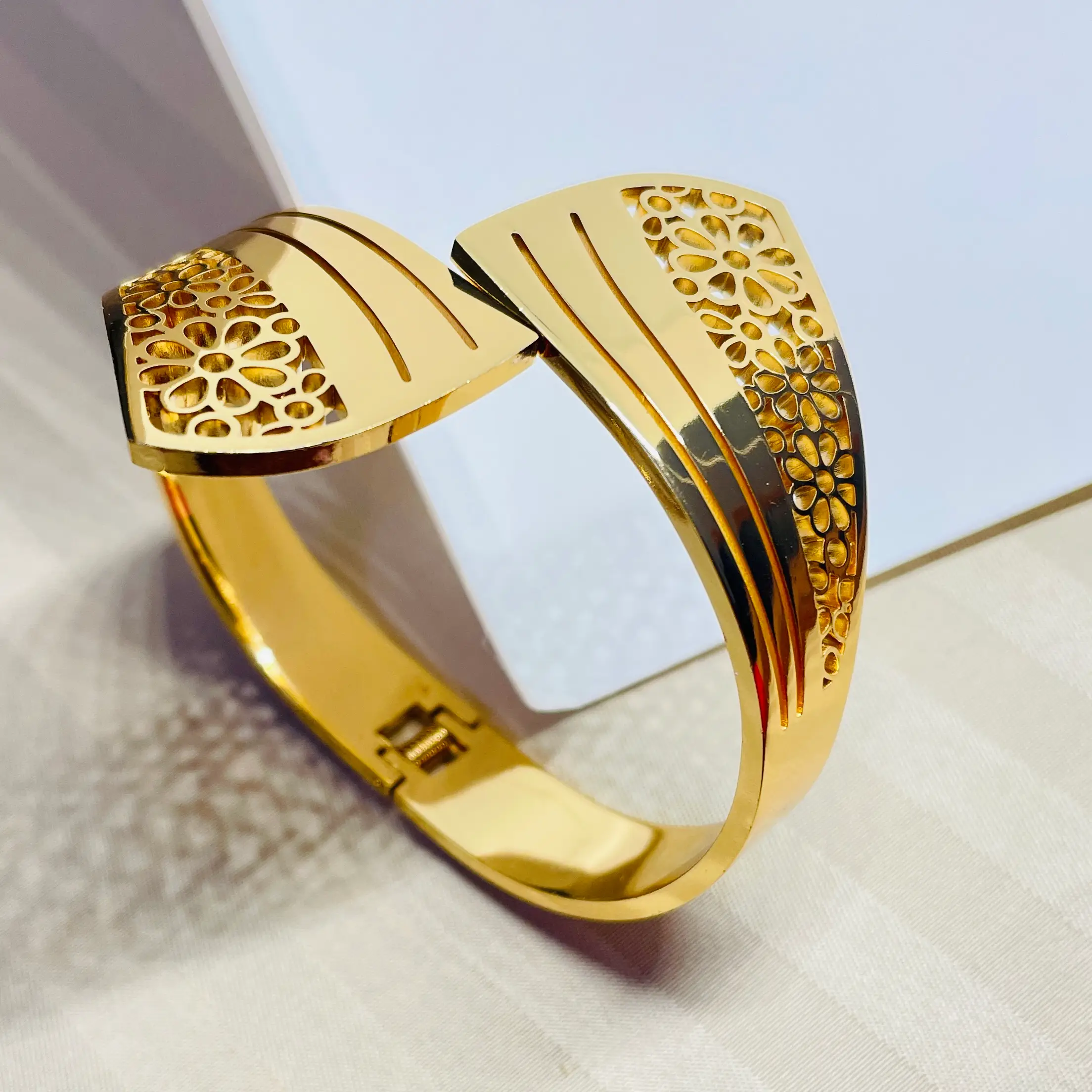 Lunara Luxe Hand Cuff - Image 2